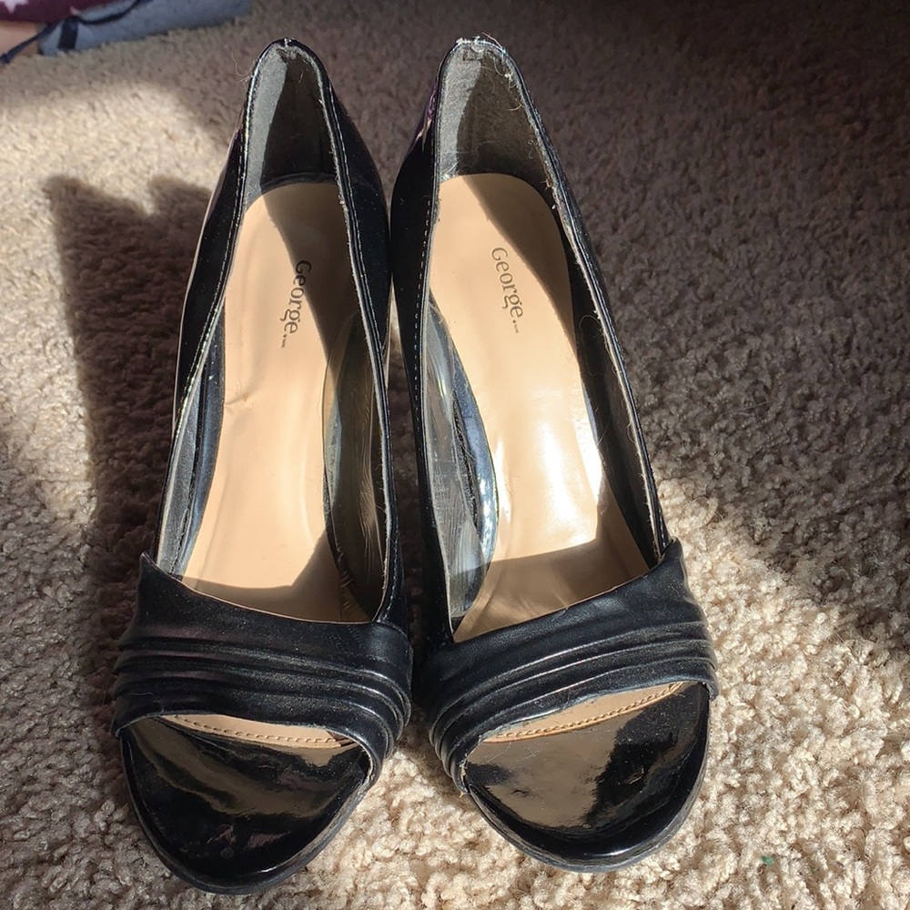 Shoes - Picture 2 of 4